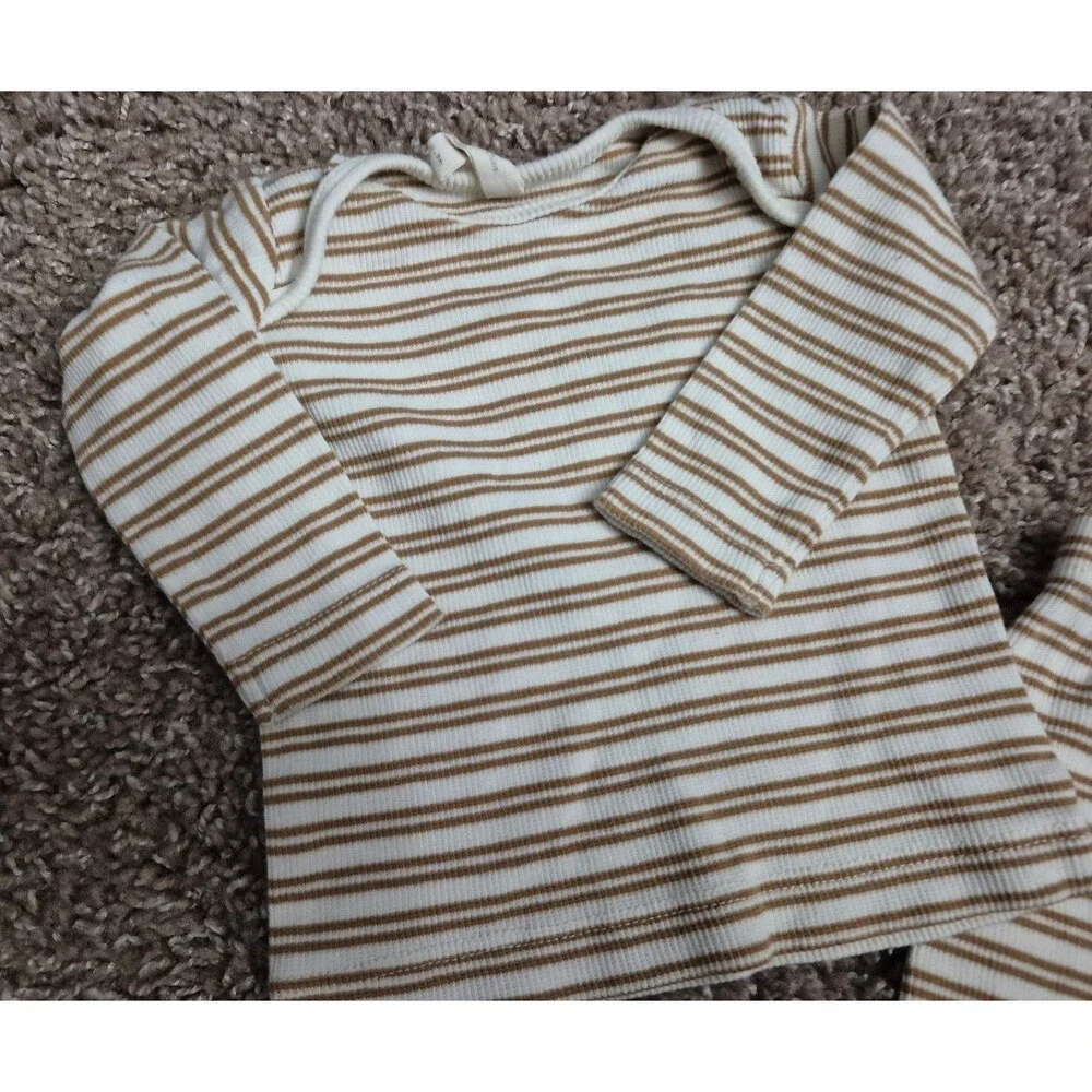 Quincy Mae 2 piece outfit size 0-3 months